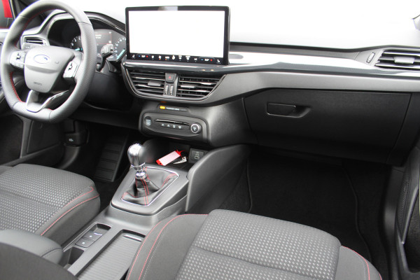 Ford Focus 1.0-125pk EcoBoost Mild-Hybrid ST-Line. Chique en erg luxe Ford Focus, fabr. gar. t/m 9 febr. 2027 ! Volautm. airco, navigatie, telefoonvoorb., All Season banden, B&O soundsyst., elektr. panodak, stuur-, stoel- en voorraamverw., adapt. cruise cntrl, side- en lane assist., LED  etc.
