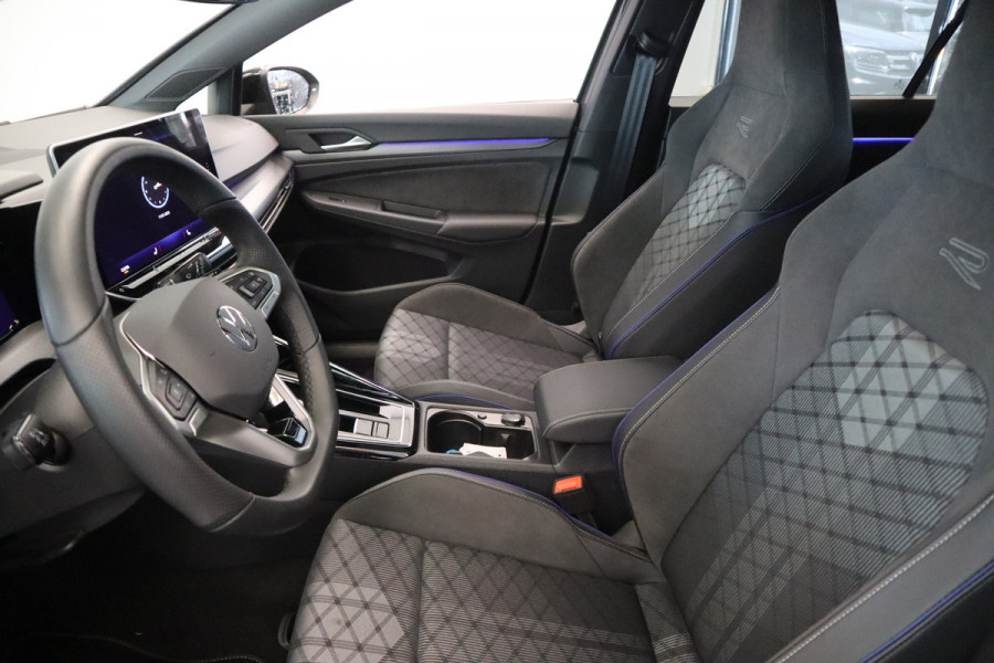 Volkswagen Golf 1.5 eTSI R-Line Edition ! Nieuw Type ! Panoramadak Full-led Navigatie Adaptive-Cruise