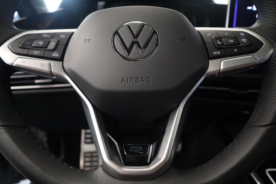 Volkswagen Golf 1.5 eTSI R-Line Edition ! Nieuw Type ! Panoramadak Full-led Navigatie Adaptive-Cruise