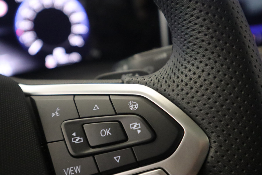Volkswagen Golf 1.5 eTSI R-Line Edition ! Nieuw Type ! Panoramadak Full-led Navigatie Adaptive-Cruise