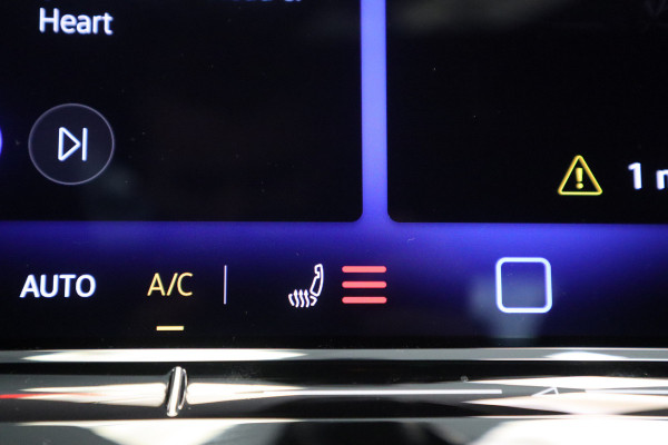 Volkswagen Golf 1.5 eTSI R-Line Edition ! Nieuw Type ! Panoramadak Full-led Navigatie Adaptive-Cruise