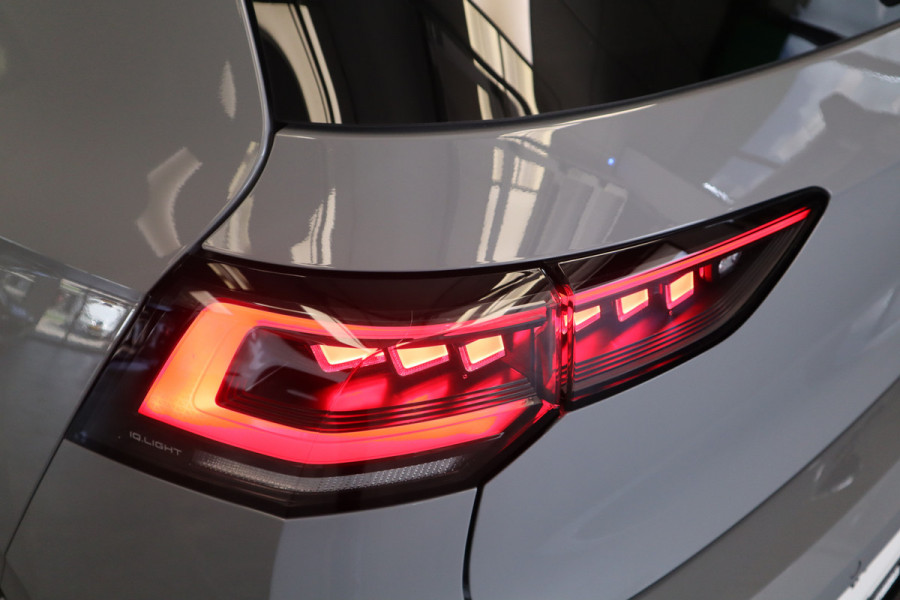 Volkswagen Golf 1.5 eTSI R-Line Edition ! Nieuw Type ! Panoramadak IQ-light Navigatie