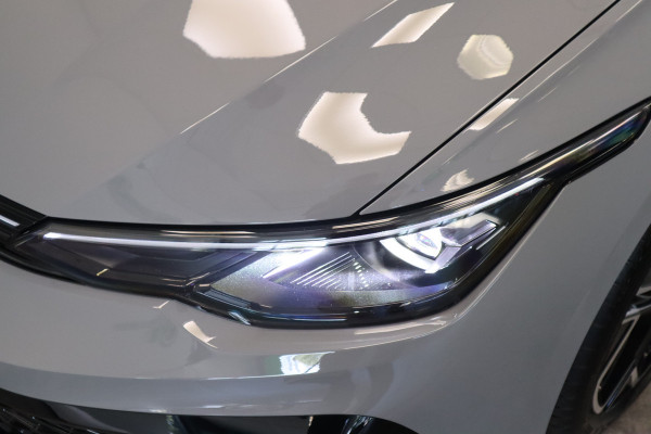 Volkswagen Golf 1.5 eTSI R-Line Edition ! Nieuw Type ! Panoramadak IQ-light Navigatie