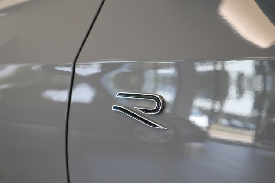 Volkswagen Golf 1.5 eTSI R-Line Edition ! Nieuw Type ! Panoramadak IQ-light Navigatie