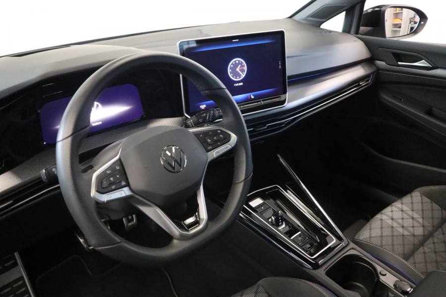 Volkswagen Golf 1.5 eTSI R-Line Edition ! Nieuw Type ! Panoramadak IQ-light Navigatie
