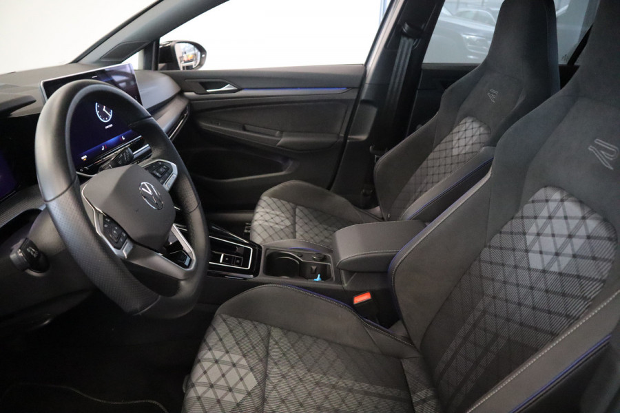 Volkswagen Golf 1.5 eTSI R-Line Edition ! Nieuw Type ! Panoramadak IQ-light Navigatie