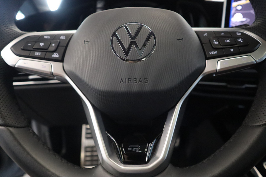 Volkswagen Golf 1.5 eTSI R-Line Edition ! Nieuw Type ! Panoramadak IQ-light Navigatie