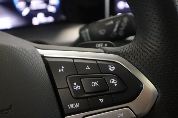 Volkswagen Golf 1.5 eTSI R-Line Edition ! Nieuw Type ! Panoramadak IQ-light Navigatie