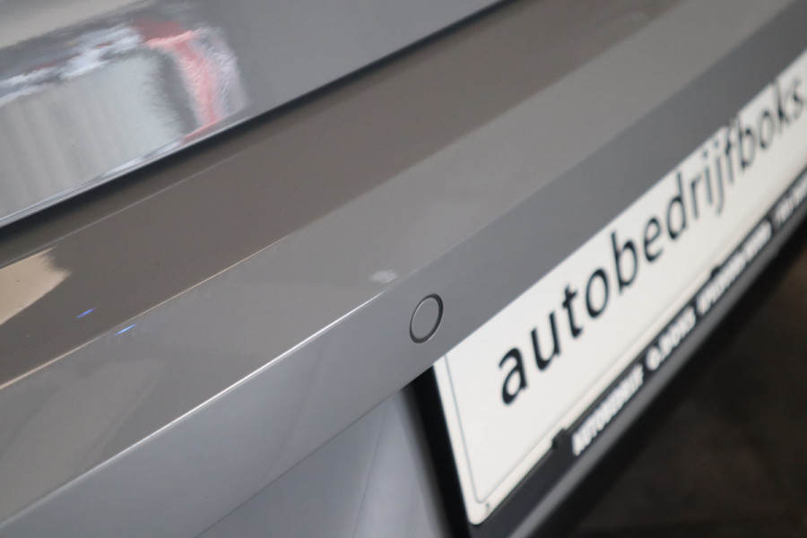 Volkswagen Golf 1.5 eTSI R-Line Edition ! Nieuw Type ! Panoramadak IQ-light Navigatie