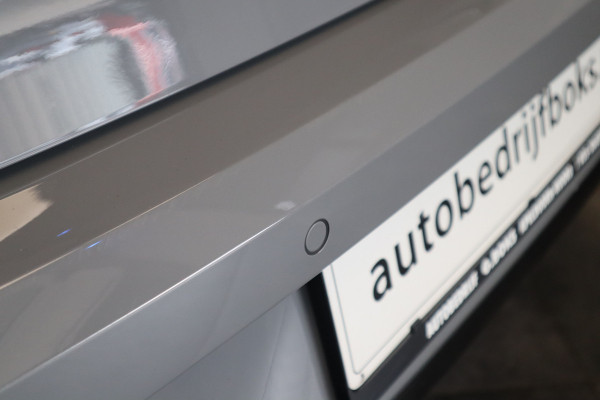 Volkswagen Golf 1.5 eTSI R-Line Edition ! Nieuw Type ! Panoramadak IQ-light Navigatie