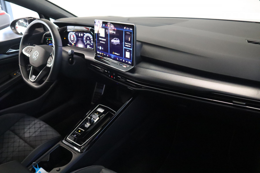 Volkswagen Golf 1.5 eTSI R-Line Edition ! Nieuw Type ! Panoramadak IQ-light Navigatie