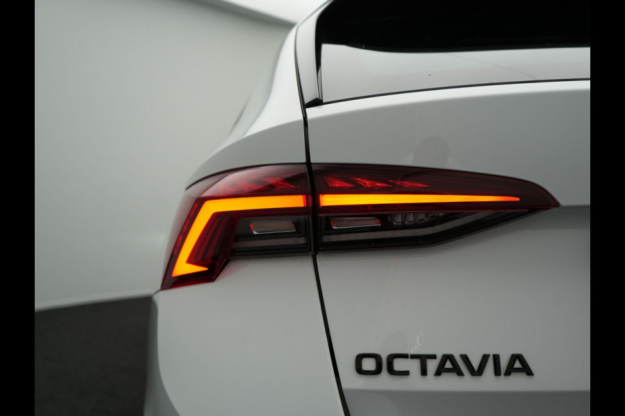 Škoda Octavia Combi 1.4 TSI iV Plug In Hybrid Sportline Business PHEV | Head-Up | Sportstoelen Memory & Verwarmd | Canton Audio | 19"L.M | Virtual | Keyless | Apple Carplay | Parkassist | Sfeerverlichting |
