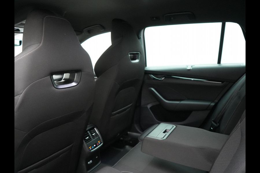 Škoda Octavia Combi 1.4 TSI iV Plug In Hybrid Sportline Business PHEV | Head-Up | Sportstoelen Memory & Verwarmd | Canton Audio | 19"L.M | Virtual | Keyless | Apple Carplay | Parkassist | Sfeerverlichting |