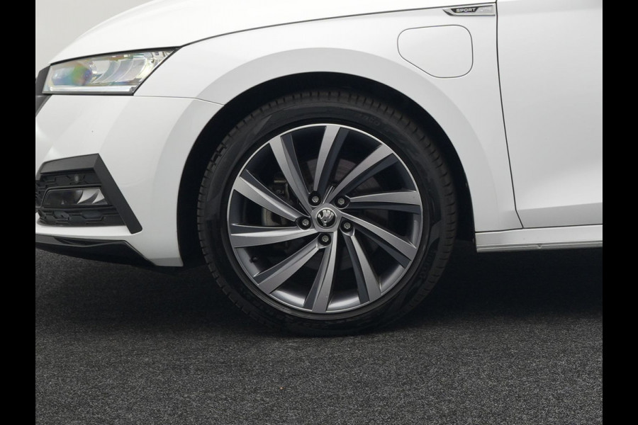 Škoda Octavia Combi 1.4 TSI iV Plug In Hybrid Sportline Business PHEV | Head-Up | Sportstoelen Memory & Verwarmd | Canton Audio | 19"L.M | Virtual | Keyless | Apple Carplay | Parkassist | Sfeerverlichting |