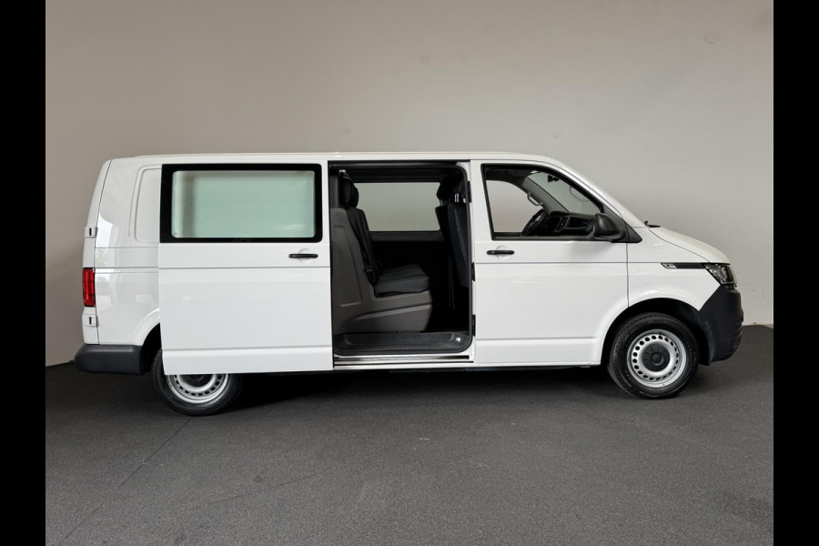 Volkswagen Transporter L2H1 Dubbele cabine 5 persoons Navi Apple Carplay / Android auto Cruise control Trekhaak Parkeersensoren Euro6