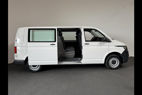 Volkswagen Transporter L2H1 Dubbele cabine 5 persoons Navi Apple Carplay / Android auto Cruise control Trekhaak Parkeersensoren Euro6