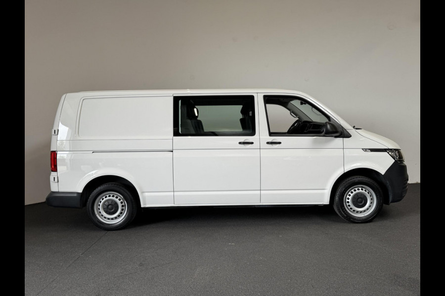 Volkswagen Transporter L2H1 Dubbele cabine 5 persoons Navi Apple Carplay / Android auto Cruise control Trekhaak Parkeersensoren Euro6