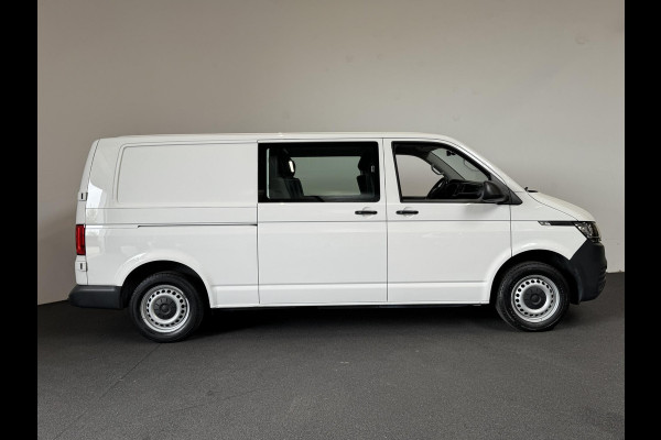 Volkswagen Transporter L2H1 Dubbele cabine 5 persoons Navi Apple Carplay / Android auto Cruise control Trekhaak Parkeersensoren Euro6
