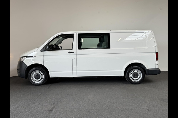 Volkswagen Transporter L2H1 Dubbele cabine 5 persoons Navi Apple Carplay / Android auto Cruise control Trekhaak Parkeersensoren Euro6