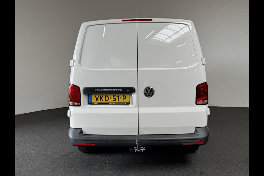 Volkswagen Transporter L2H1 Dubbele cabine 5 persoons Navi Apple Carplay / Android auto Cruise control Trekhaak Parkeersensoren Euro6