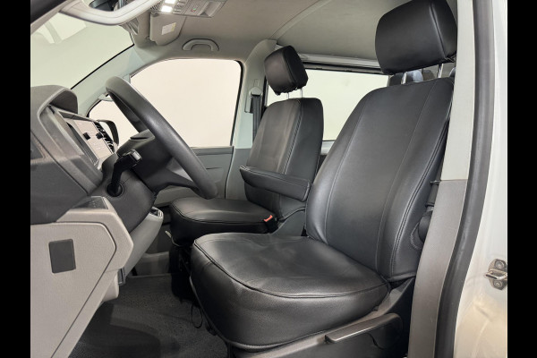Volkswagen Transporter L2H1 Dubbele cabine 5 persoons Navi Apple Carplay / Android auto Cruise control Trekhaak Parkeersensoren Euro6