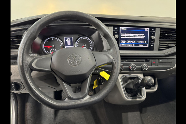Volkswagen Transporter L2H1 Dubbele cabine 5 persoons Navi Apple Carplay / Android auto Cruise control Trekhaak Parkeersensoren Euro6
