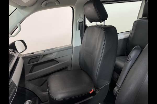 Volkswagen Transporter L2H1 Dubbele cabine 5 persoons Navi Apple Carplay / Android auto Cruise control Trekhaak Parkeersensoren Euro6