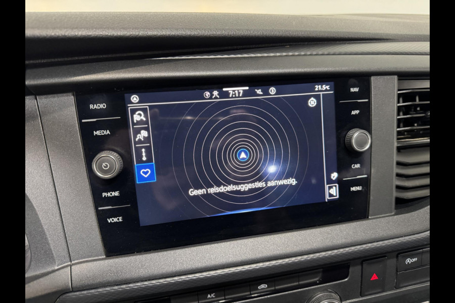 Volkswagen Transporter L2H1 Dubbele cabine 5 persoons Navi Apple Carplay / Android auto Cruise control Trekhaak Parkeersensoren Euro6