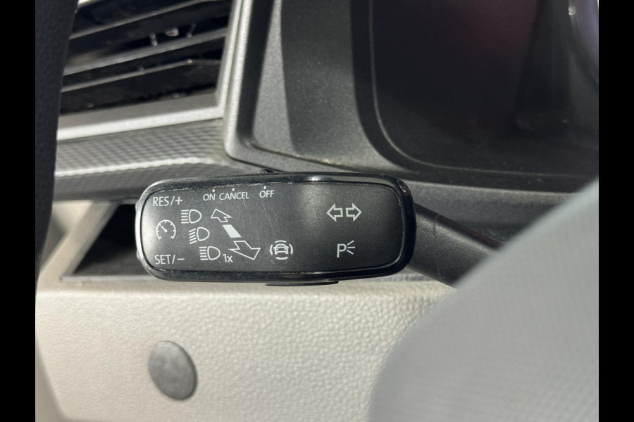 Volkswagen Transporter L2H1 Dubbele cabine 5 persoons Navi Apple Carplay / Android auto Cruise control Trekhaak Parkeersensoren Euro6