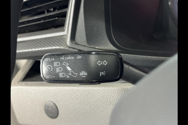 Volkswagen Transporter L2H1 Dubbele cabine 5 persoons Navi Apple Carplay / Android auto Cruise control Trekhaak Parkeersensoren Euro6