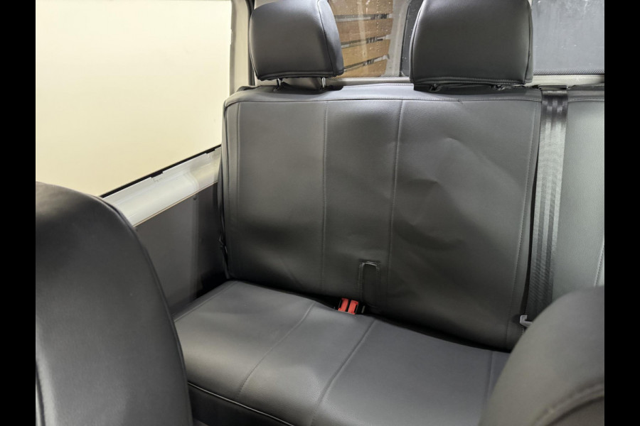 Volkswagen Transporter L2H1 Dubbele cabine 5 persoons Navi Apple Carplay / Android auto Cruise control Trekhaak Parkeersensoren Euro6