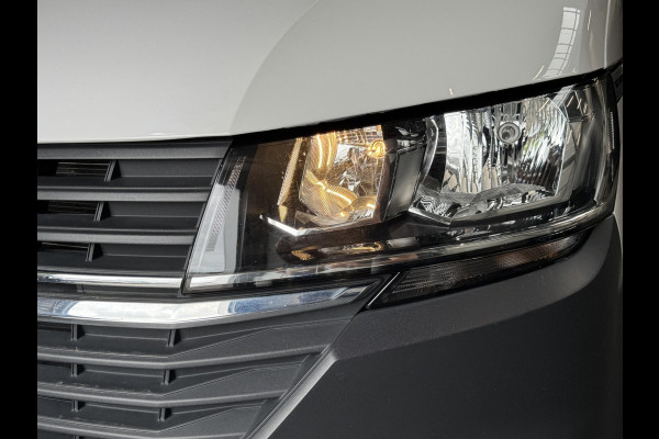 Volkswagen Transporter L2H1 Dubbele cabine 5 persoons Navi Apple Carplay / Android auto Cruise control Trekhaak Parkeersensoren Euro6