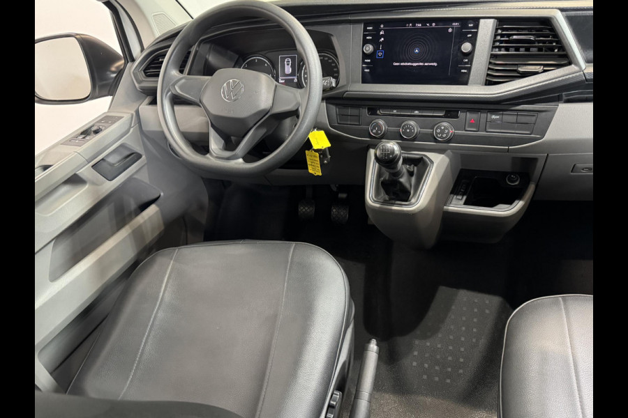Volkswagen Transporter L2H1 Dubbele cabine 5 persoons Navi Apple Carplay / Android auto Cruise control Trekhaak Parkeersensoren Euro6