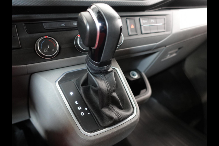 Volkswagen Transporter 2.0 TDI L2H1 28 Dubbele Cabine Highline Automaat Airco Cruise Control adaptief Parkeersensoren Trekhaak