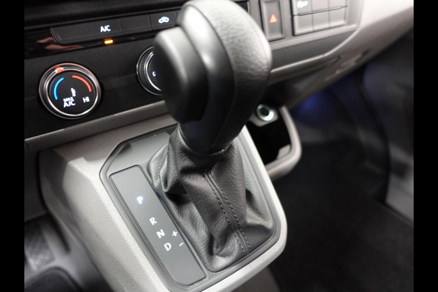 Volkswagen Transporter 2.0 TDI 150pk DSG Automaat SPORT Trekhaak Apple Carplay/ Android Auto Cruise control Airco Sidebars Parkeersensoren