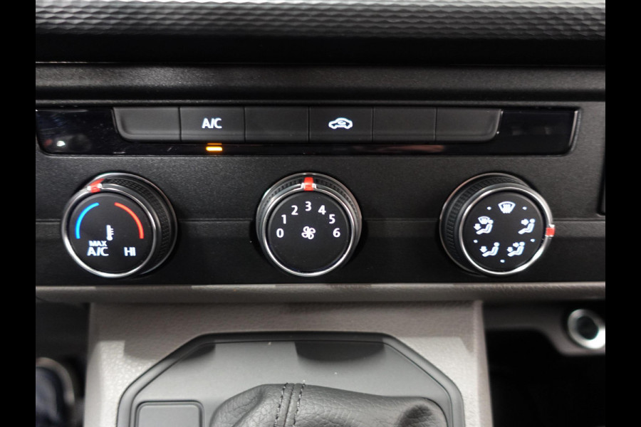 Volkswagen Transporter 2.0 TDI 150pk DSG Automaat SPORT Trekhaak Apple Carplay/ Android Auto Cruise control Airco Sidebars Parkeersensoren