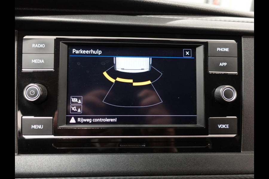 Volkswagen Transporter 2.0 TDI 150pk DSG Automaat SPORT Trekhaak Apple Carplay/ Android Auto Cruise control Airco Sidebars Parkeersensoren