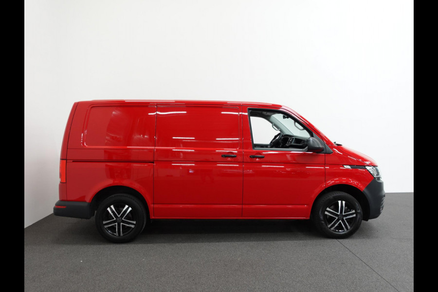 Volkswagen Transporter 2.0 TDI 150pk DSG Automaat SPORT Trekhaak Apple Carplay/ Android Auto Cruise control Airco Sidebars Parkeersensoren
