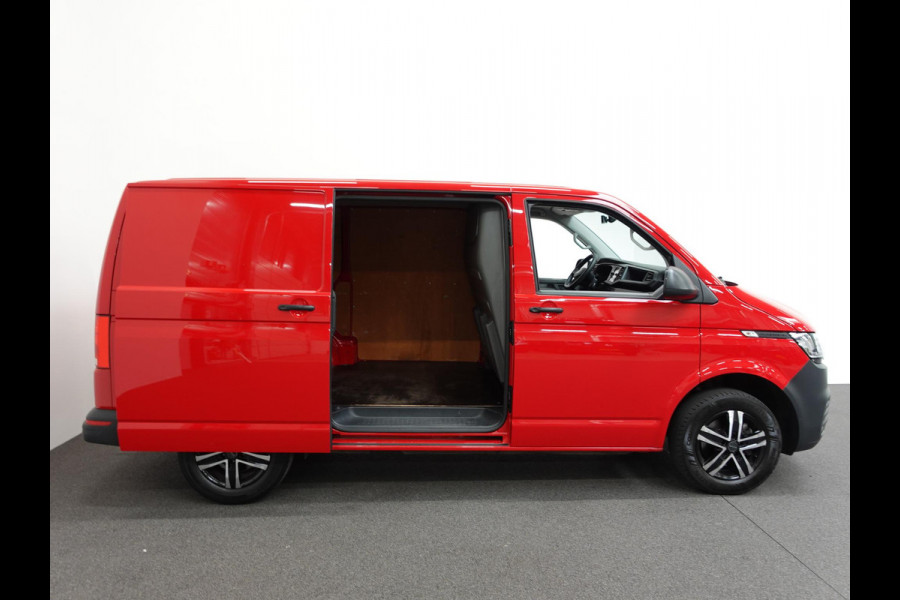 Volkswagen Transporter 2.0 TDI 150pk DSG Automaat SPORT Trekhaak Apple Carplay/ Android Auto Cruise control Airco Sidebars Parkeersensoren