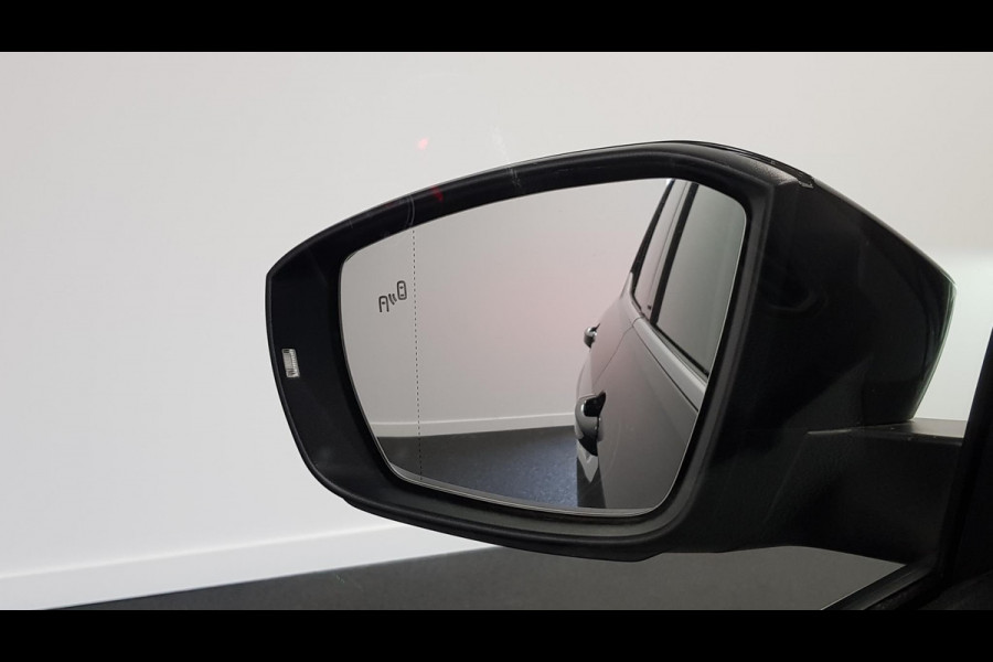 Volkswagen T-Cross 1.0 TSI 110pk DSG Style Navigatie Climate Control Dab Stoelverwarming Led Parkeer sensoren Extra Getint Glas