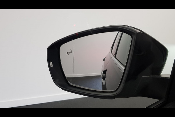 Volkswagen T-Cross 1.0 TSI 110pk DSG Style Navigatie Climate Control Dab Stoelverwarming Led Parkeer sensoren Extra Getint Glas