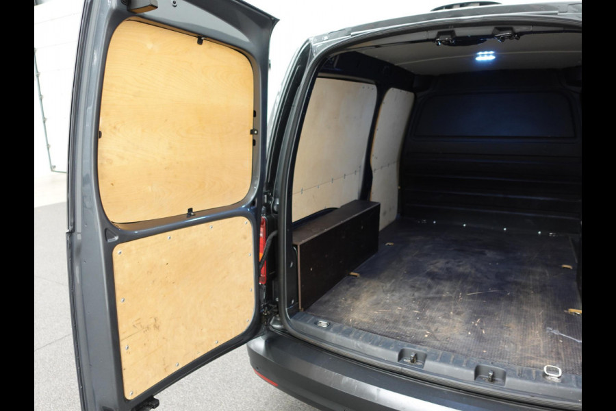 Volkswagen Caddy DSG Automaat L2H1 Maxi Exclusive Edition Xenon Navigatie Trekhaak Parkeersensoren Leder Cruise control Airco euro6