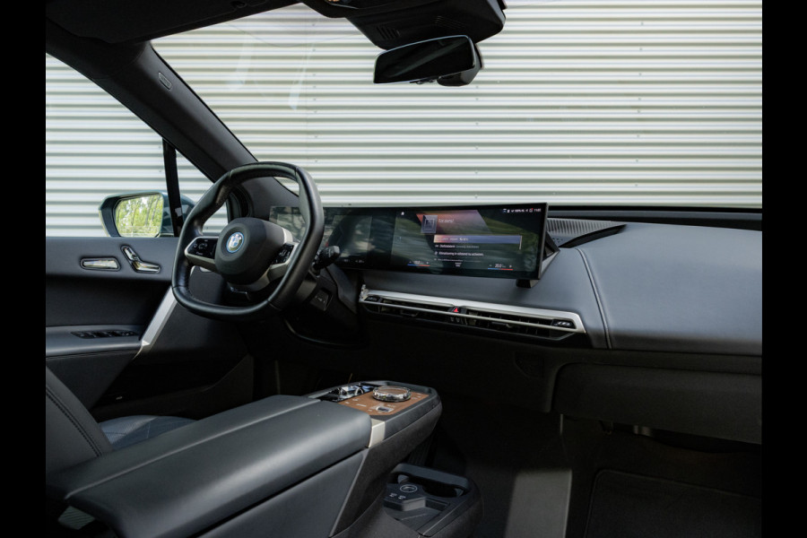 BMW iX M60 - Pano - Bowers & Wilkins - Trekhaak - Stoelventilatie