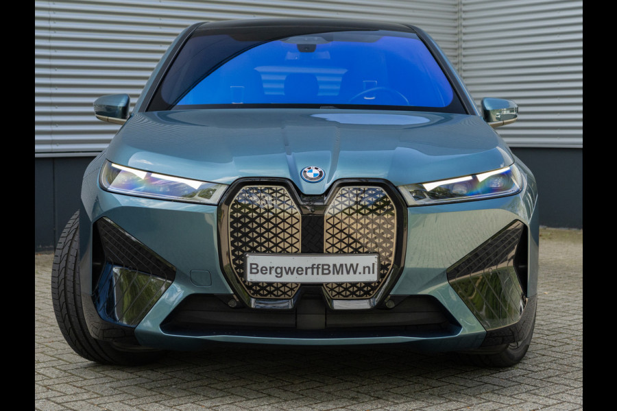 BMW iX M60 - Pano - Bowers & Wilkins - Trekhaak - Stoelventilatie