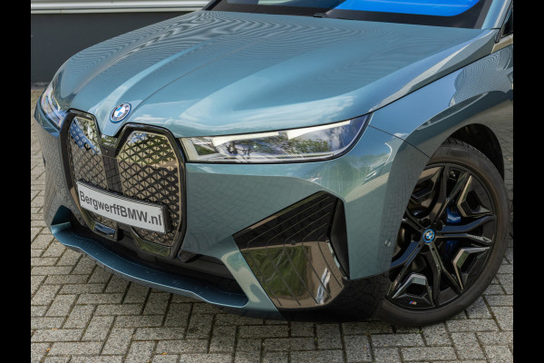 BMW iX M60 - Pano - Bowers & Wilkins - Trekhaak - Stoelventilatie