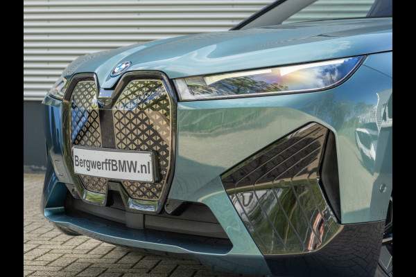 BMW iX M60 - Pano - Bowers & Wilkins - Trekhaak - Stoelventilatie
