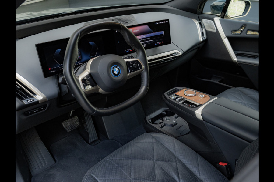 BMW iX M60 - Pano - Bowers & Wilkins - Trekhaak - Stoelventilatie