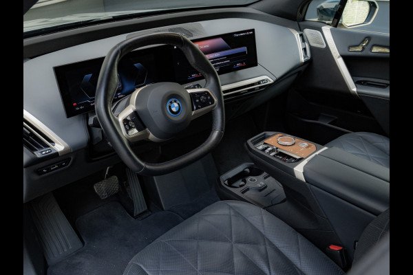 BMW iX M60 - Pano - Bowers & Wilkins - Trekhaak - Stoelventilatie