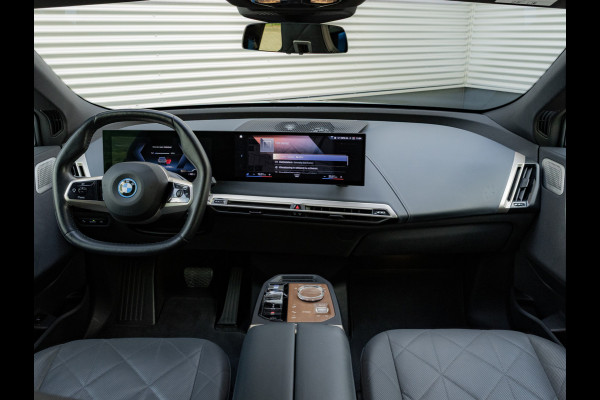 BMW iX M60 - Pano - Bowers & Wilkins - Trekhaak - Stoelventilatie
