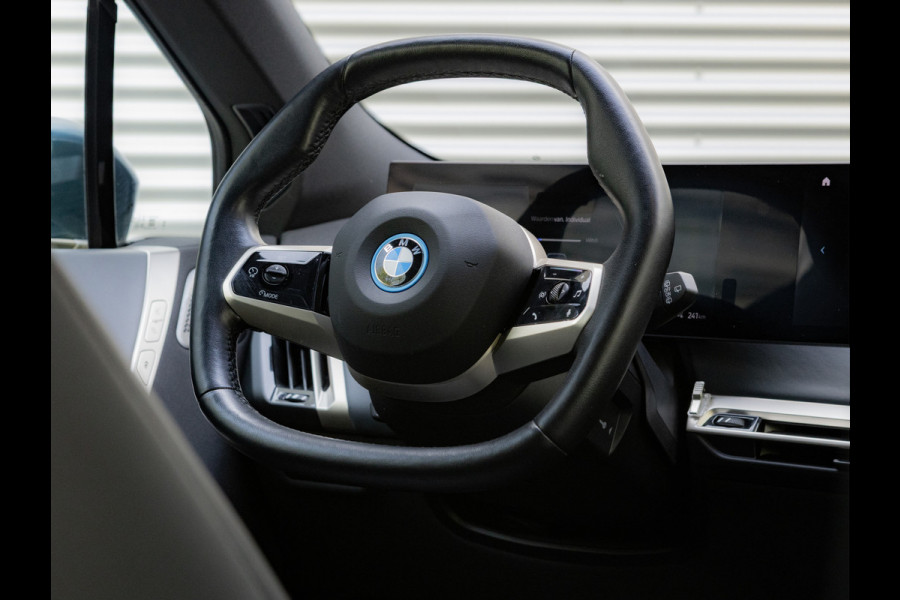BMW iX M60 - Pano - Bowers & Wilkins - Trekhaak - Stoelventilatie